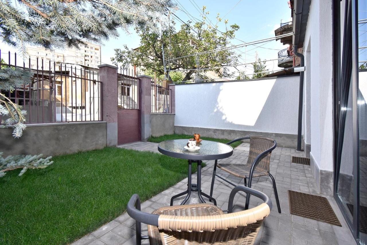 The Nut Guest House Erivan Exterior foto