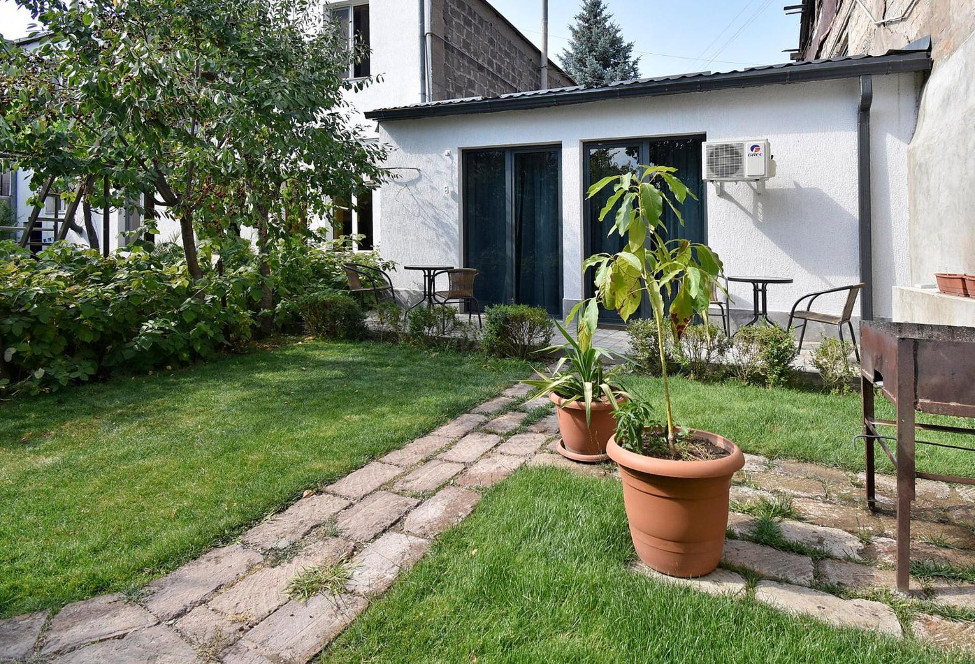 The Nut Guest House Erivan Exterior foto
